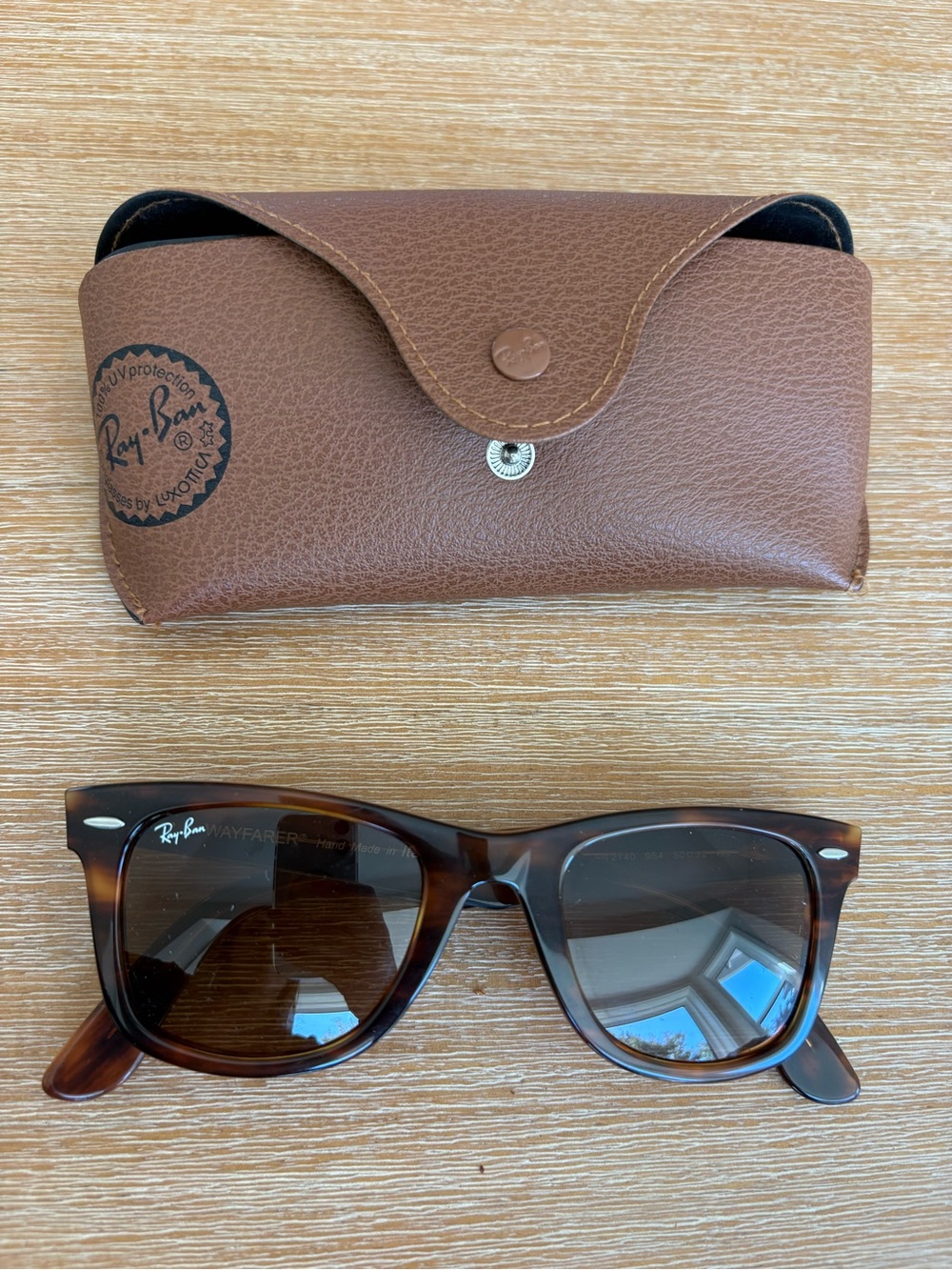 Ray-Ban Brown Tortoiseshell Wayfarer Sunglasses with Brown Case